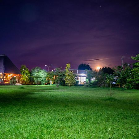 African Roots Guesthouse Entebbe Exterior foto
