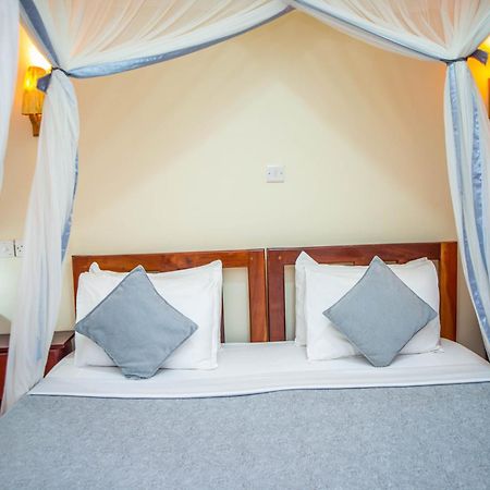 African Roots Guesthouse Entebbe Exterior foto