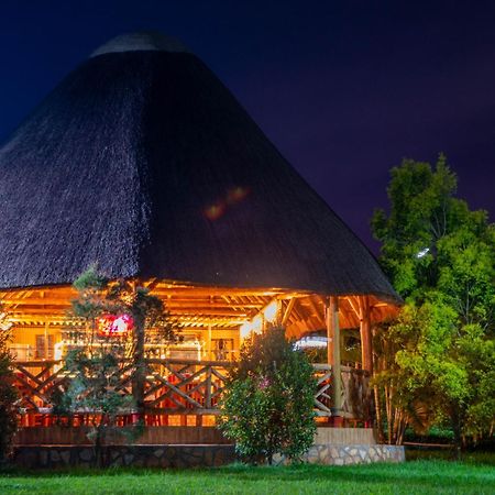 African Roots Guesthouse Entebbe Exterior foto