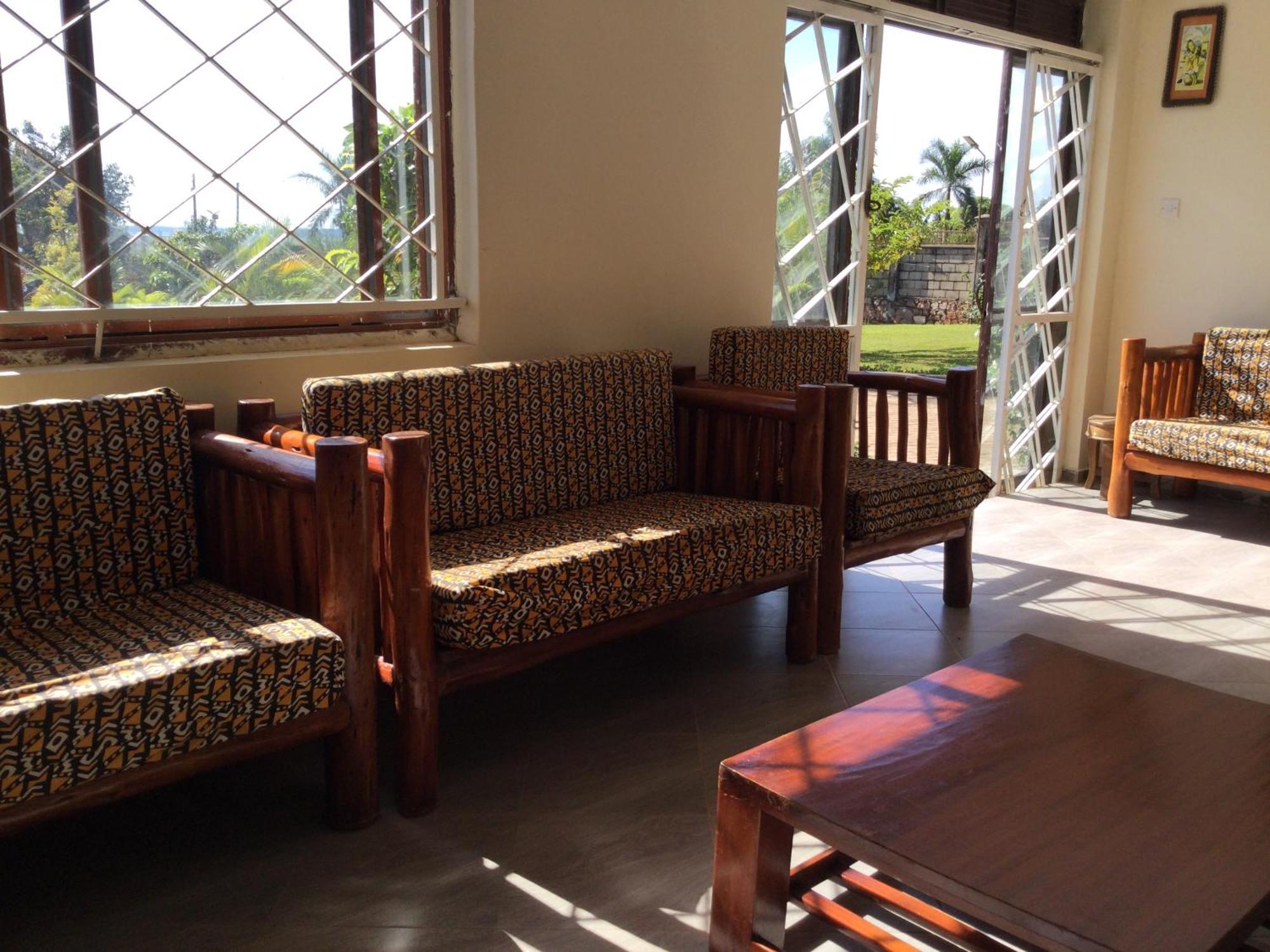 African Roots Guesthouse Entebbe Exterior foto