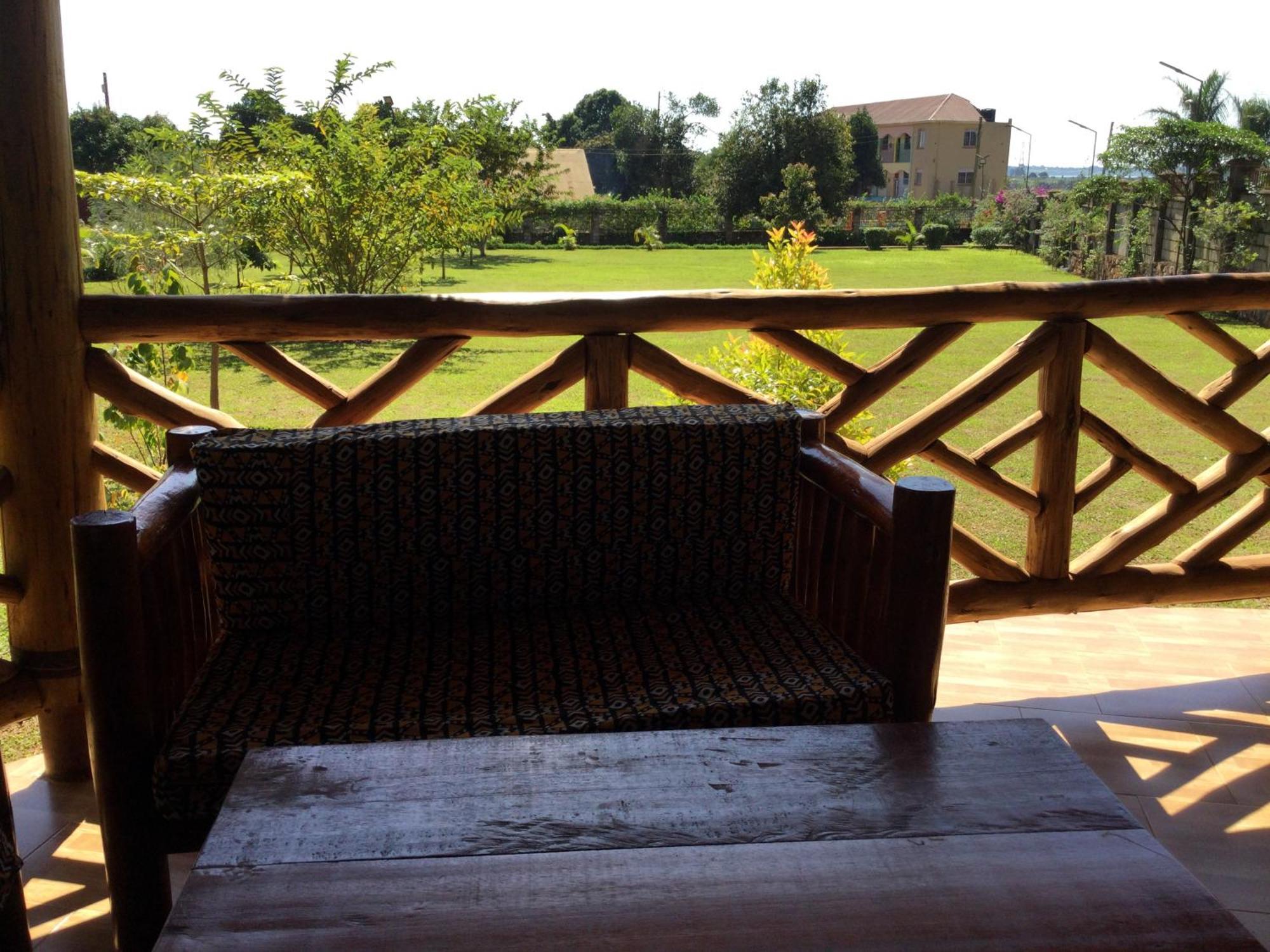 African Roots Guesthouse Entebbe Exterior foto