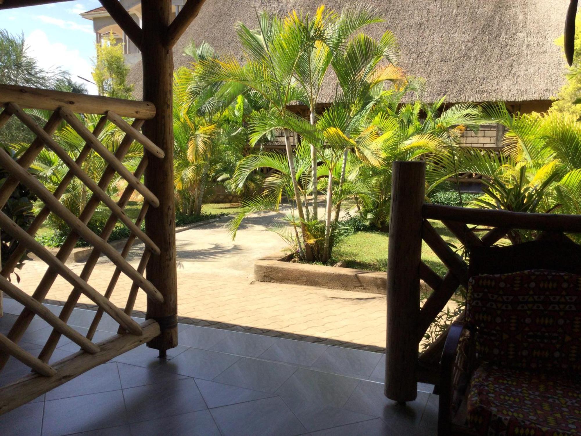 African Roots Guesthouse Entebbe Exterior foto