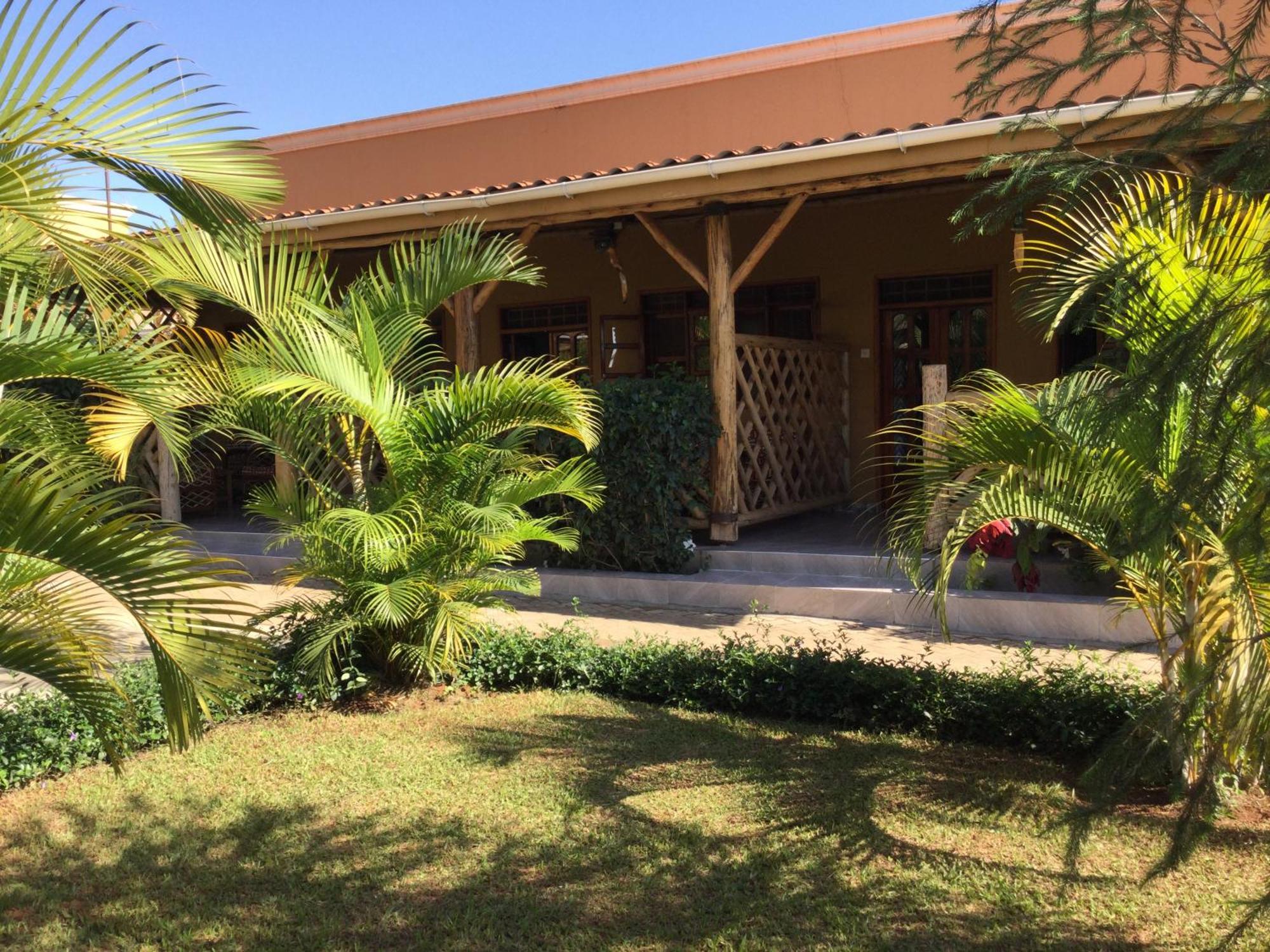 African Roots Guesthouse Entebbe Exterior foto