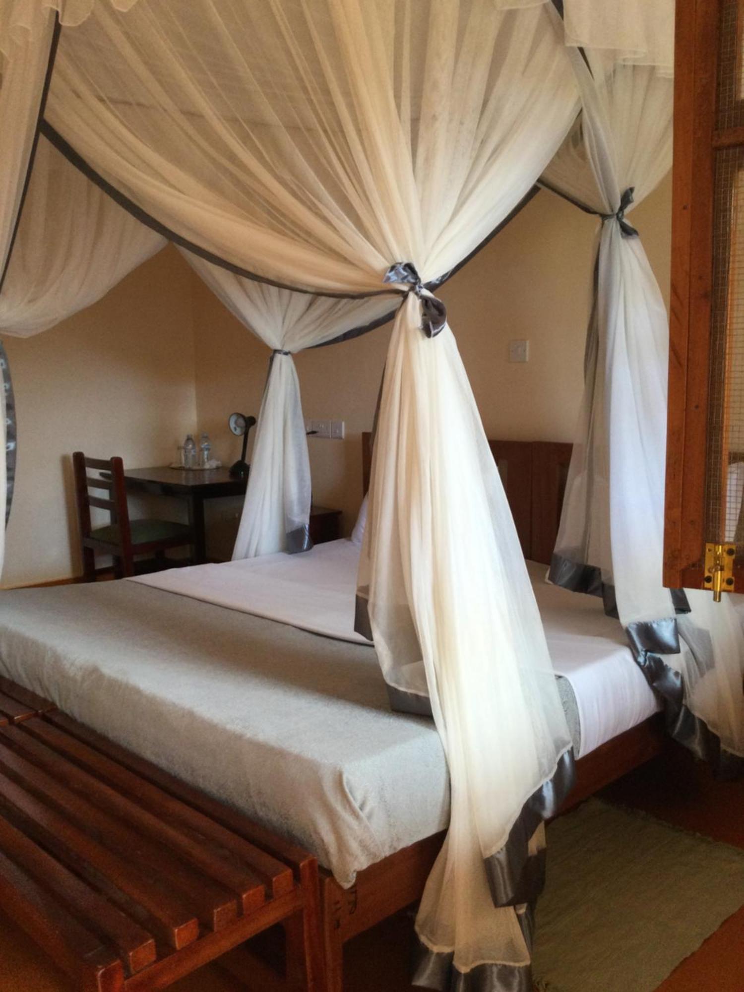 African Roots Guesthouse Entebbe Exterior foto