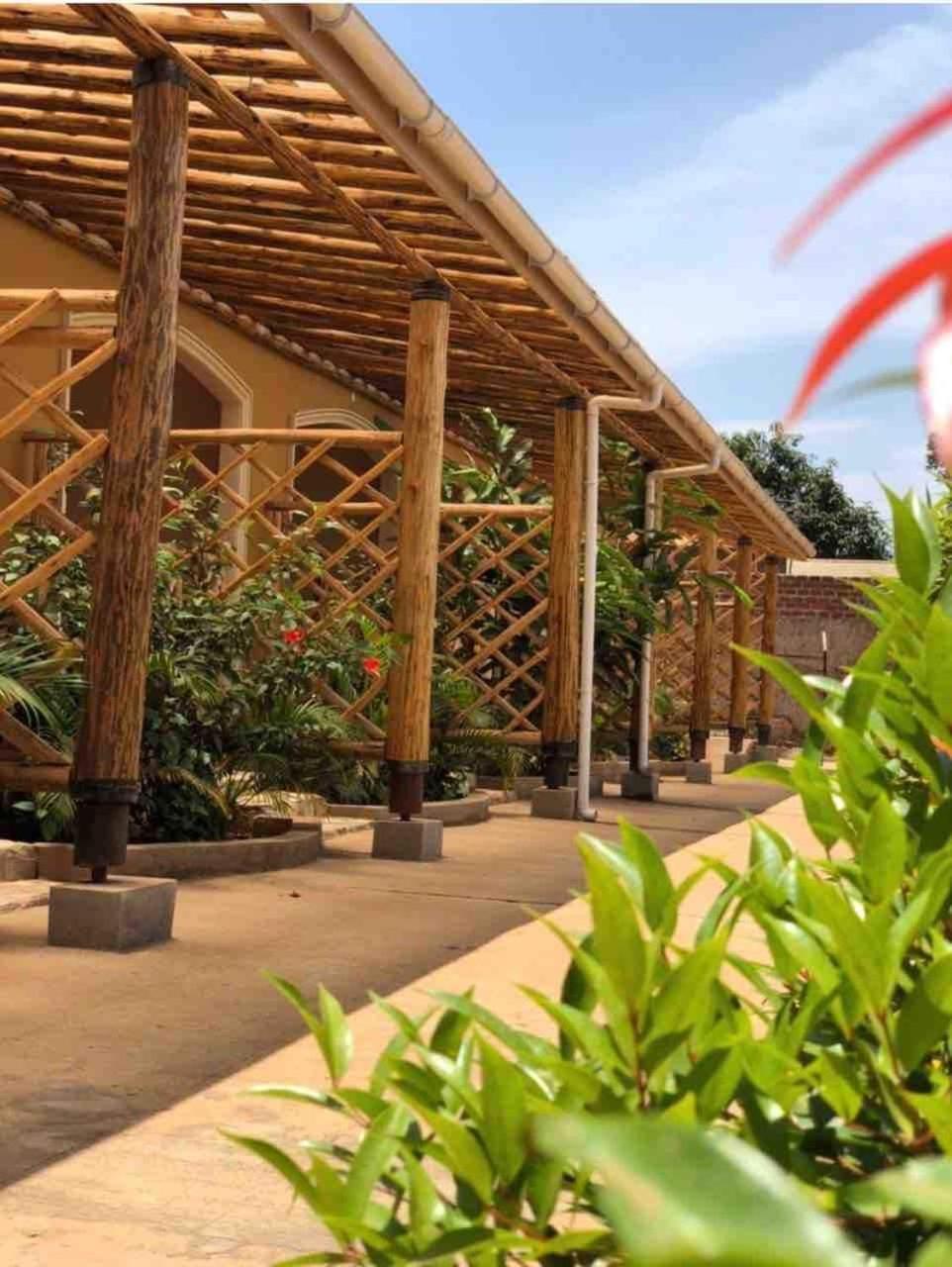 African Roots Guesthouse Entebbe Exterior foto