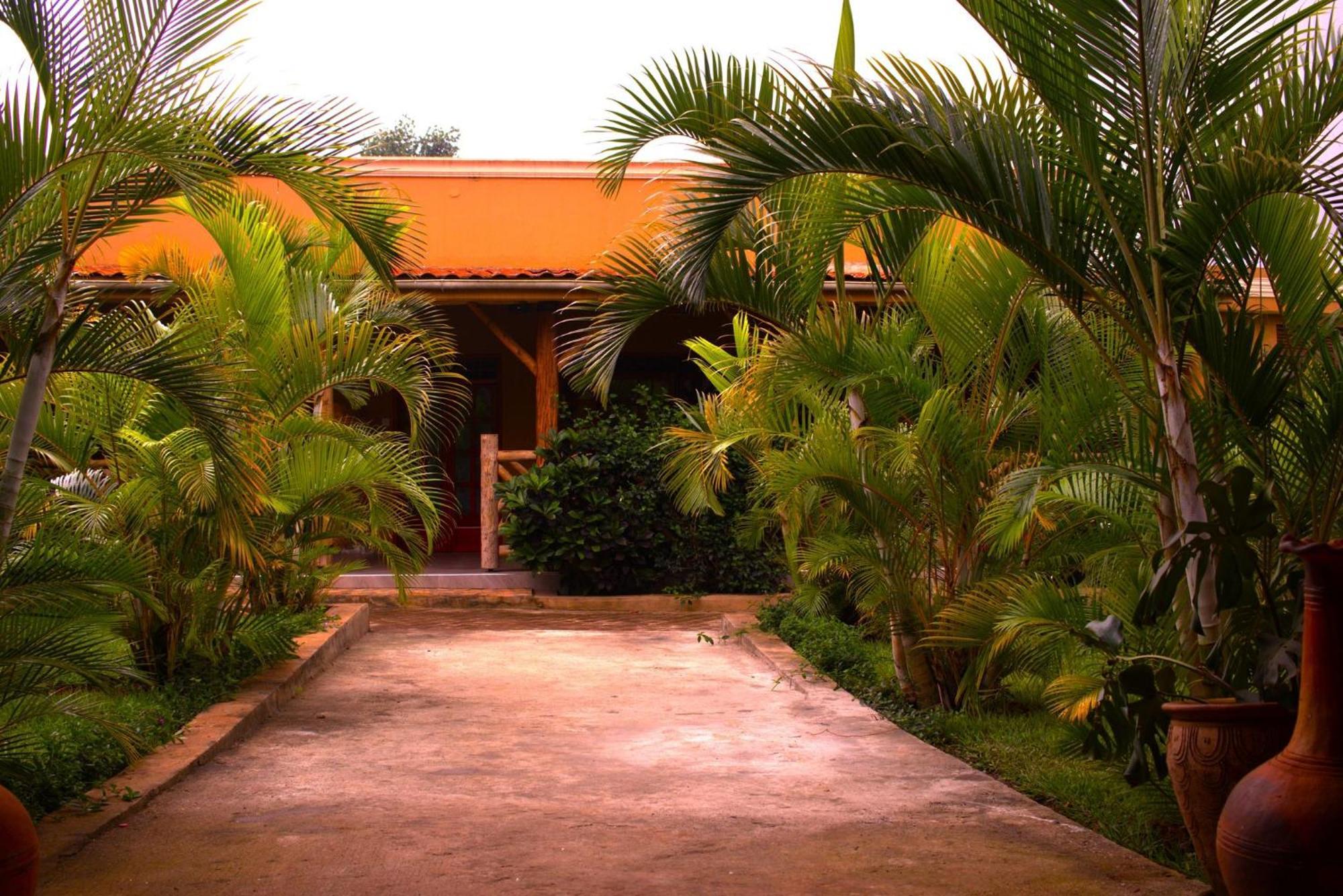 African Roots Guesthouse Entebbe Exterior foto