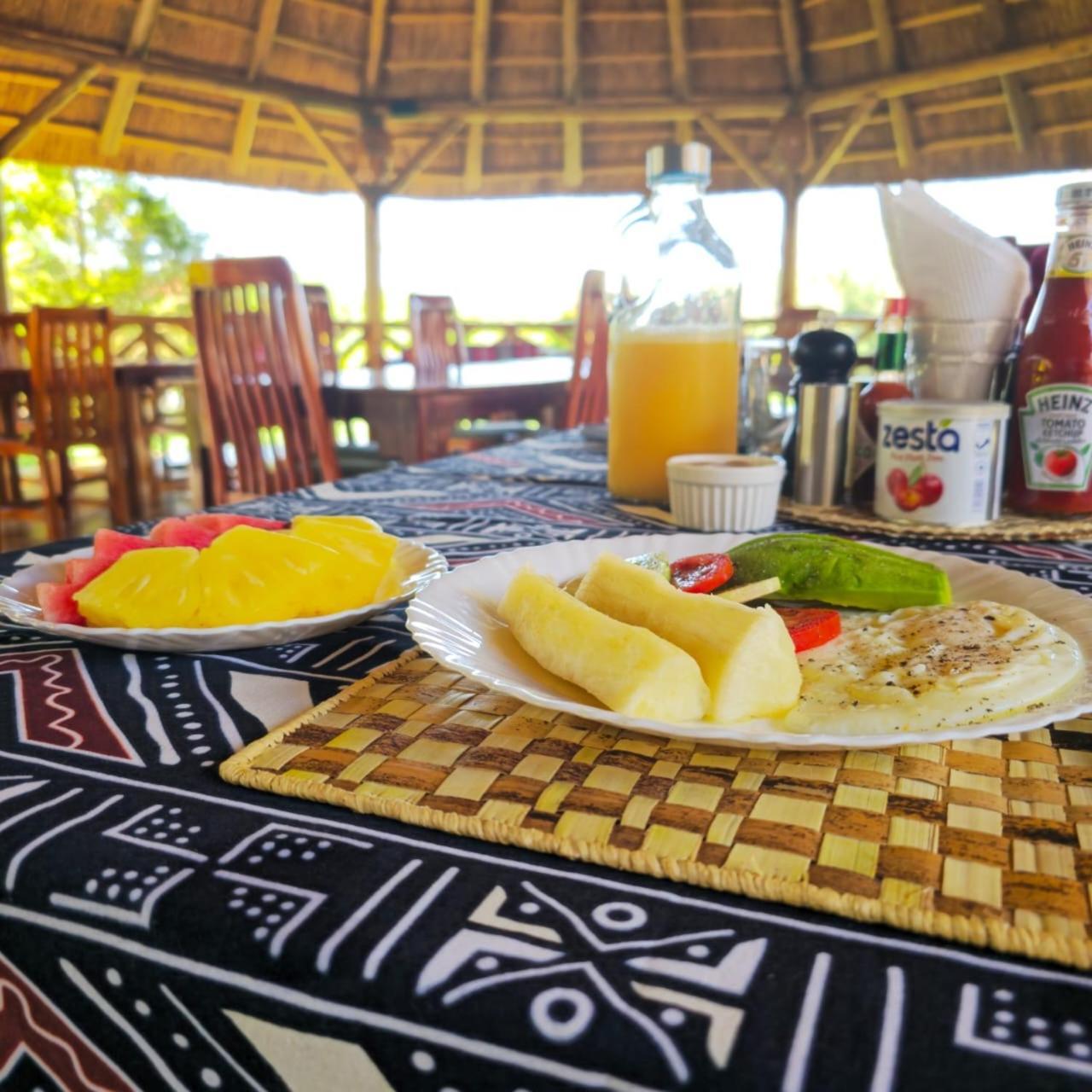 African Roots Guesthouse Entebbe Exterior foto