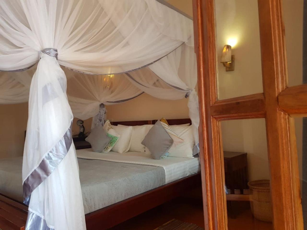 African Roots Guesthouse Entebbe Exterior foto