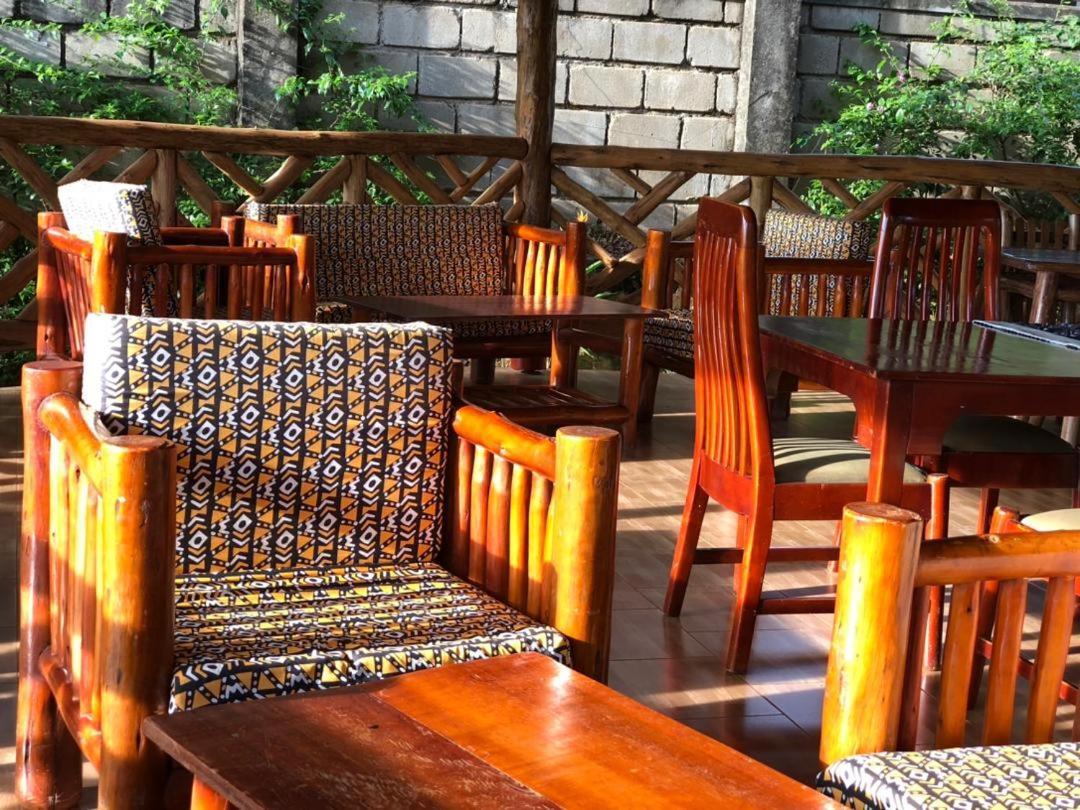 African Roots Guesthouse Entebbe Exterior foto