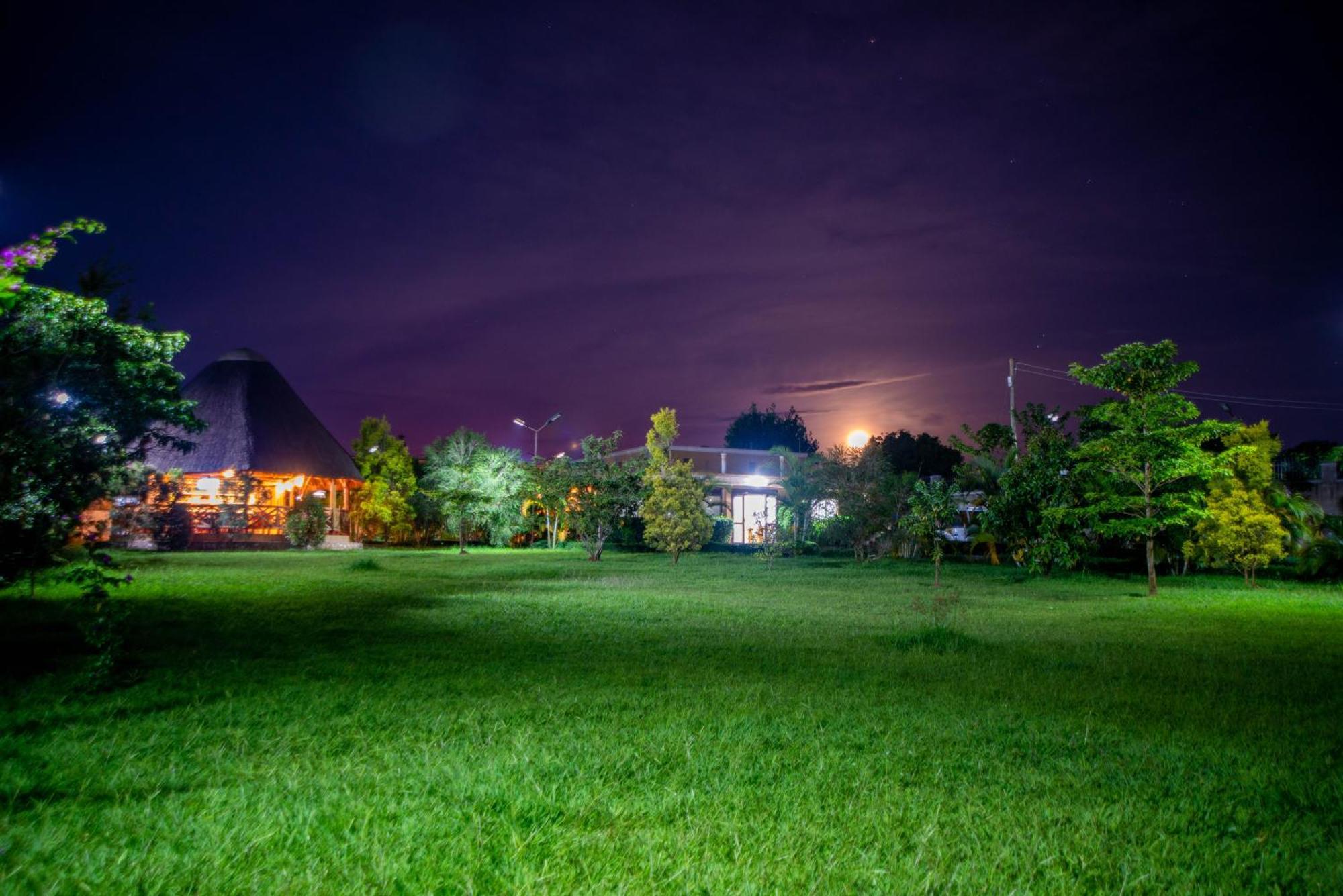 African Roots Guesthouse Entebbe Exterior foto