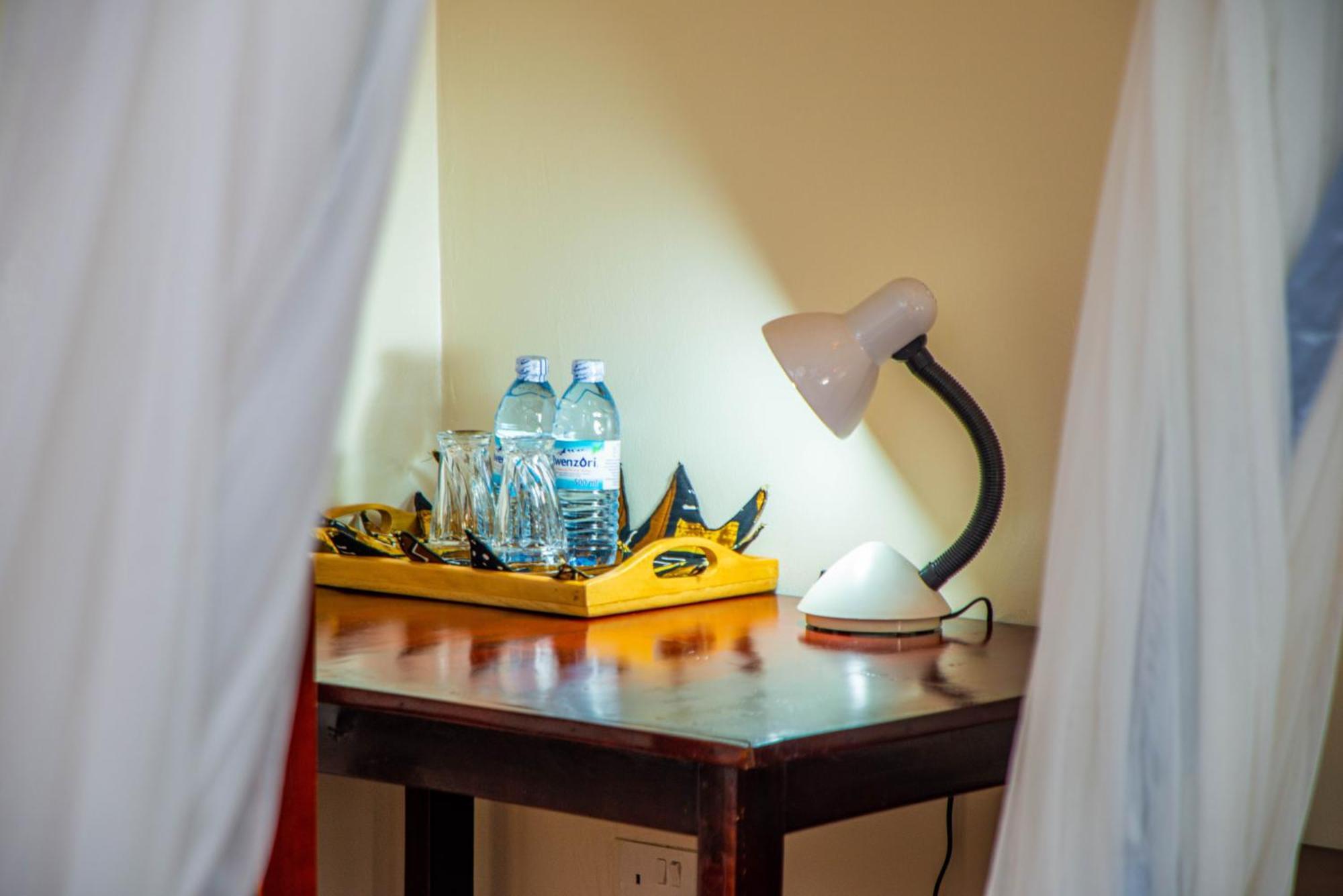 African Roots Guesthouse Entebbe Exterior foto