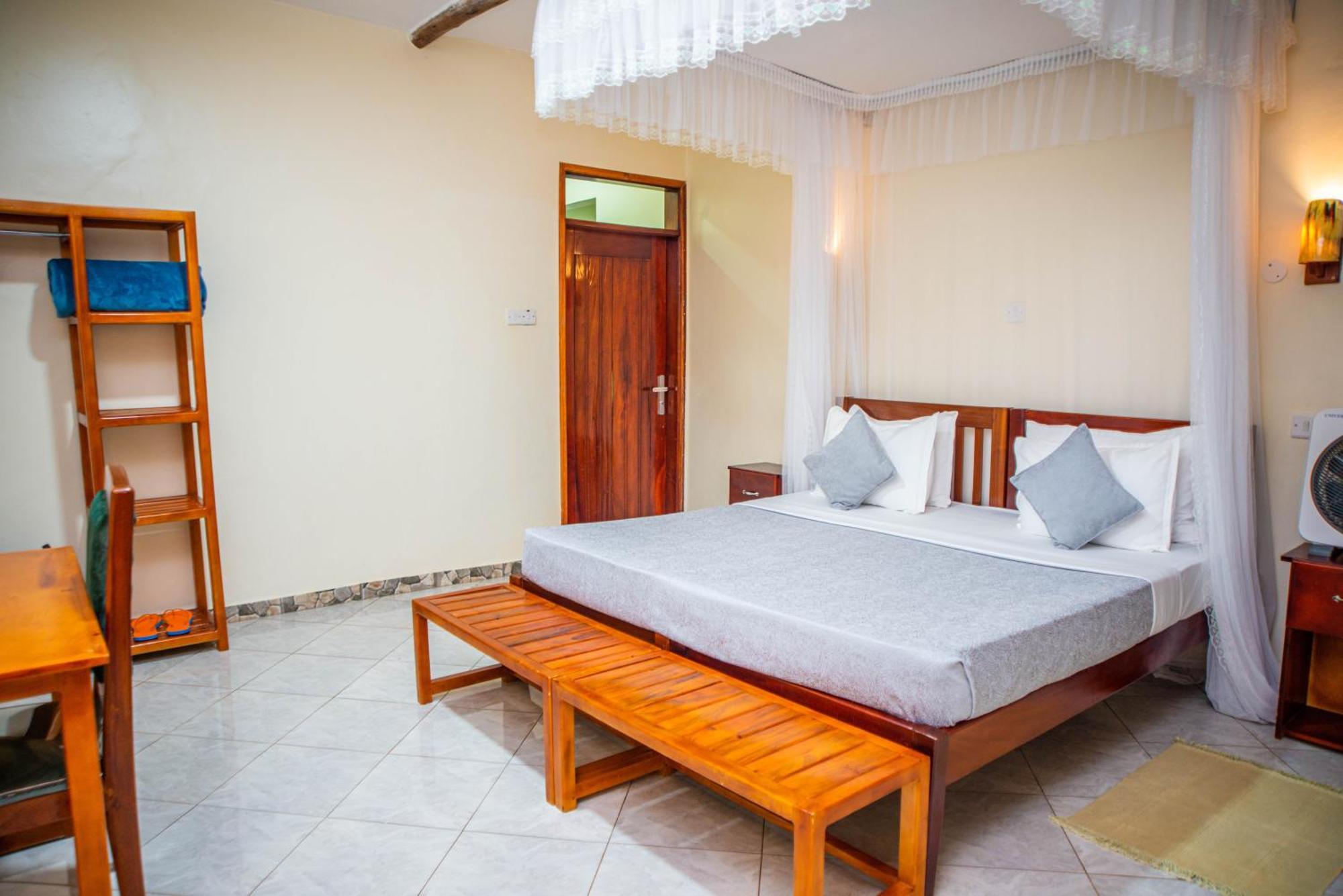 African Roots Guesthouse Entebbe Exterior foto