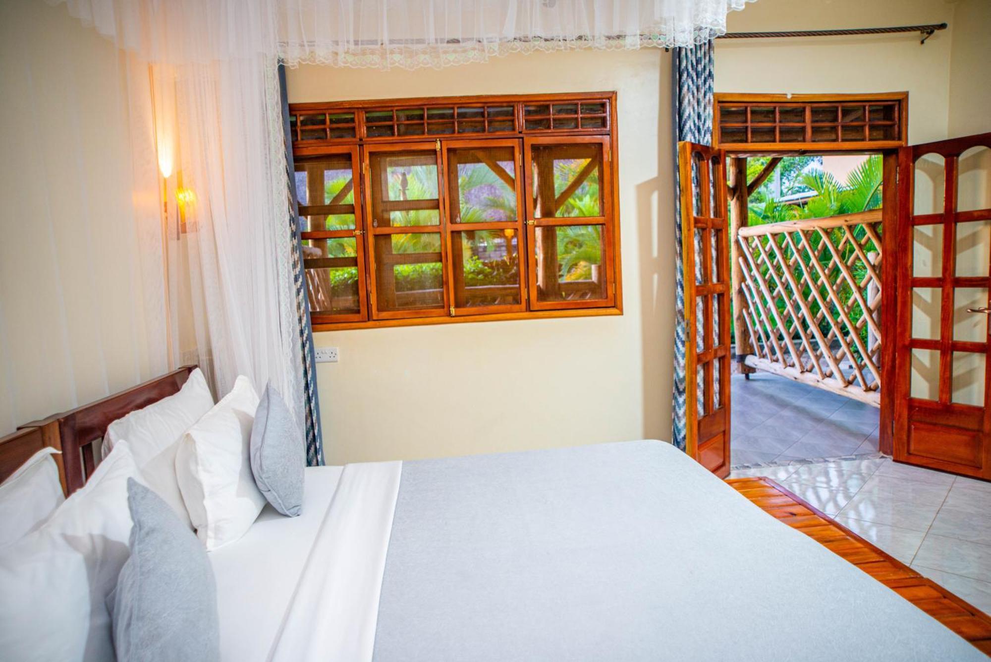 African Roots Guesthouse Entebbe Exterior foto