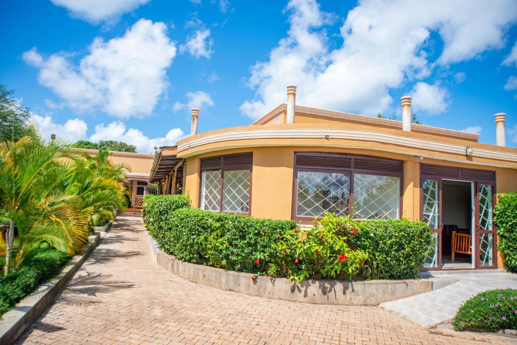 African Roots Guesthouse Entebbe Exterior foto