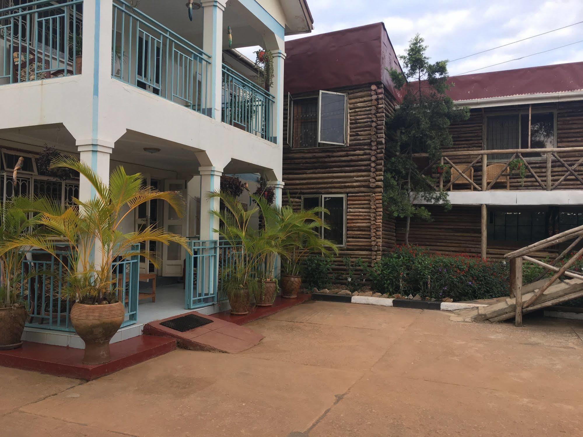 African Roots Guesthouse Entebbe Exterior foto