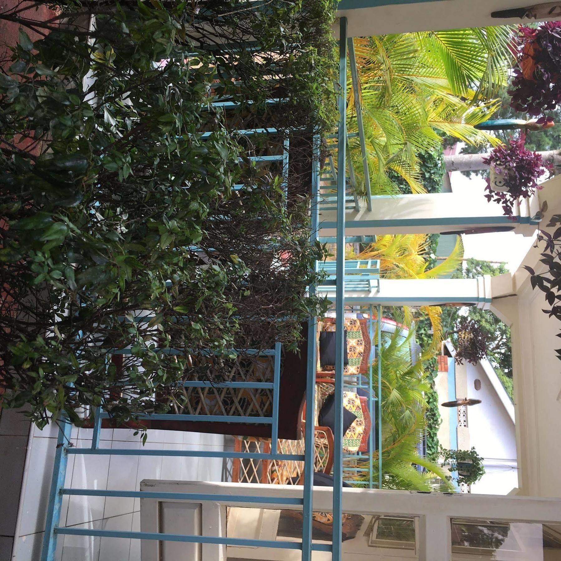 African Roots Guesthouse Entebbe Exterior foto